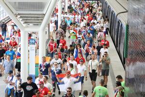 OVAKO SE NAVIJA! Srbi i Slovenci dali primer SVIMA kako se bodri svoja zemlja, ZAJEDNIČKI ulazak "orlova" i "zmajčeka" na stadion!