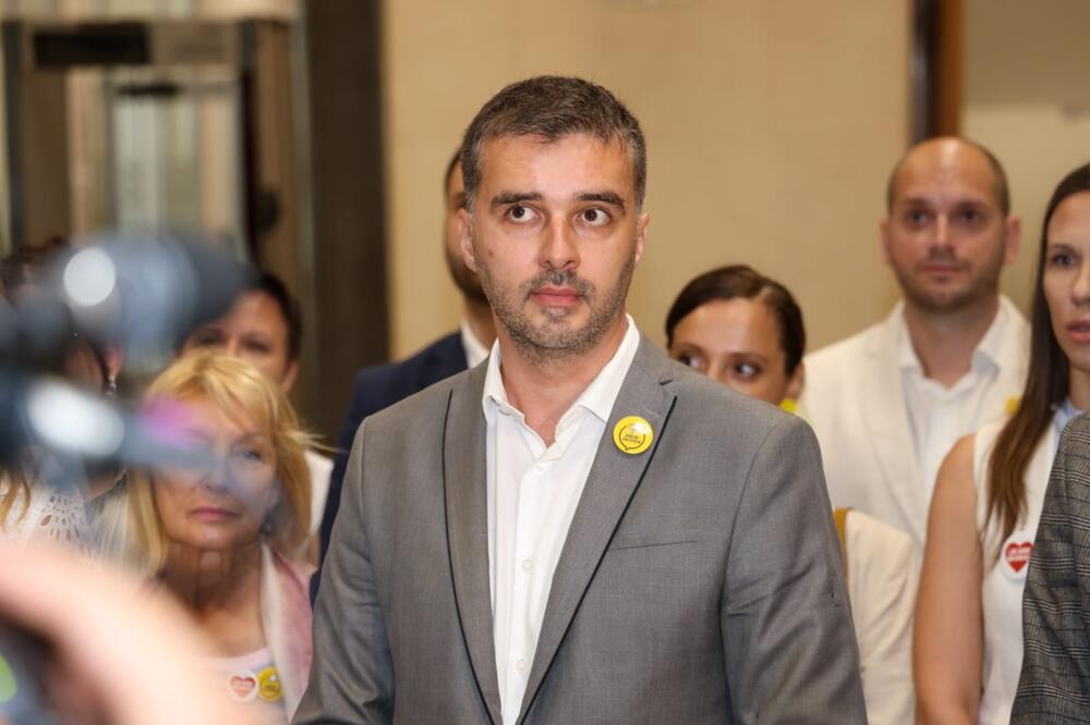 NEODGOVORNO: Savo Manojlović napuštanjem gradskog parlamenta izneverio svoje birače