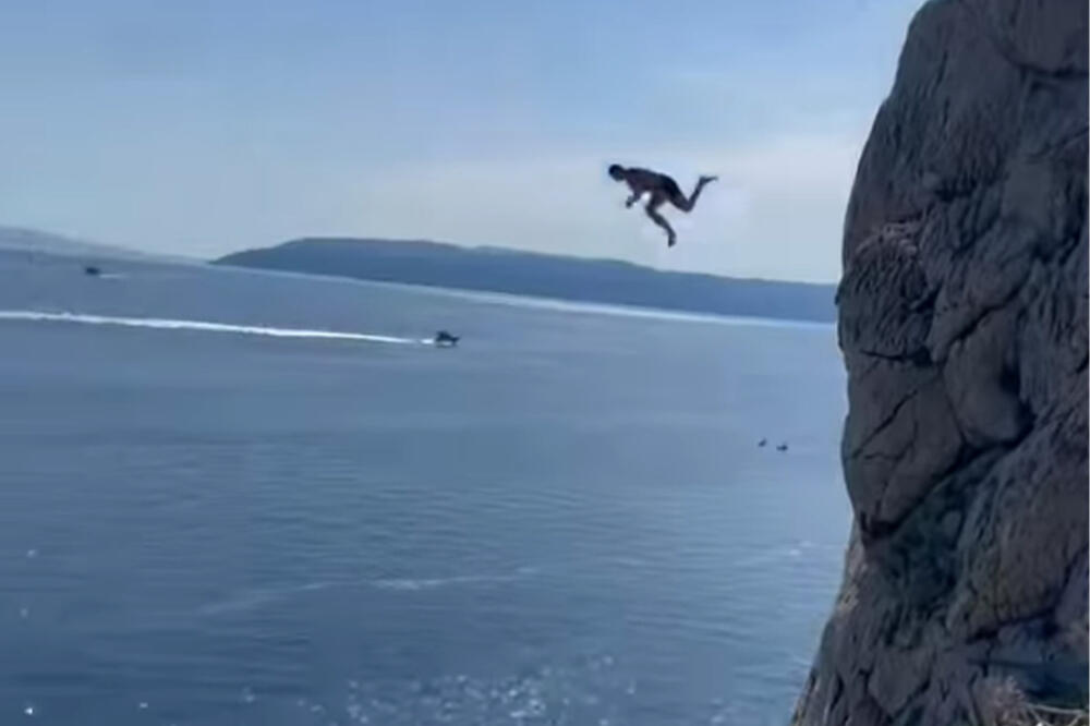SAMO ZA NAJHRABRIJE: Momci iz Hrvatske skaču u more sa 27 metara visine, a od snimka ZASTAJE DAH (VIDEO)