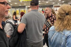 TREPER NAKON PREKIDA SARADNJE SA KOLEGOM CVETA! Pljugica nosi torbu od 2.000 evra: Paparaco na beogradskom aerodromu
