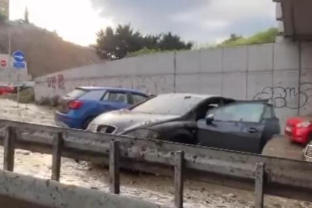 STVORILO SE JEZERO OD BLATA! Evo kako sada izgleda poplavljen podvožnjak kod Hitne pomoći: Automobili ostavljeni zaglavljeni VIDEO