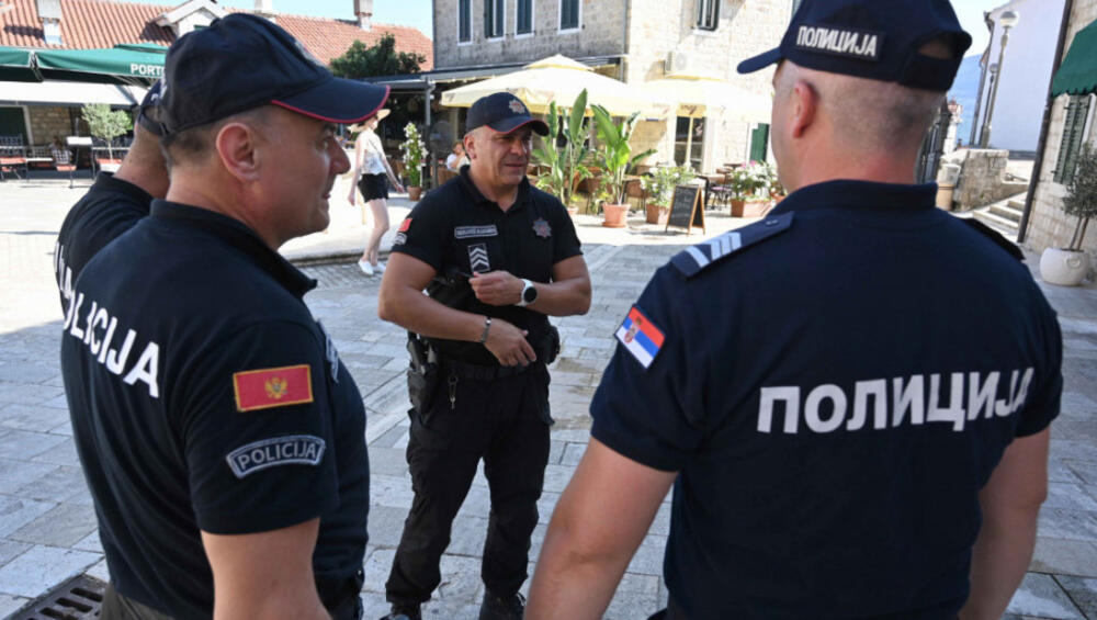 Srpski i crnogorski policajci