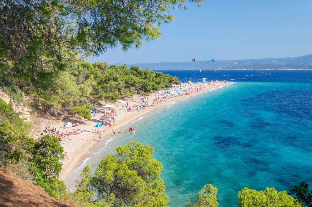 AKO NEĆEŠ NA LEŽALJKU, PLATI MESTO ZA PEŠKIR! Turisti otišli u Hrvatsku na more, pa pobesneli: Ovo je SRAMOTA (FOTO)