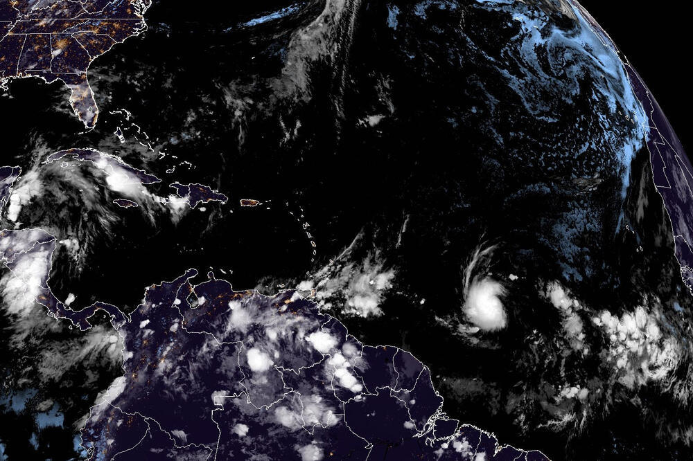 PRETI OPASNOST Uragan Beril jača u oluju kategorije 4 dok se približava jugoistočnim Karibima