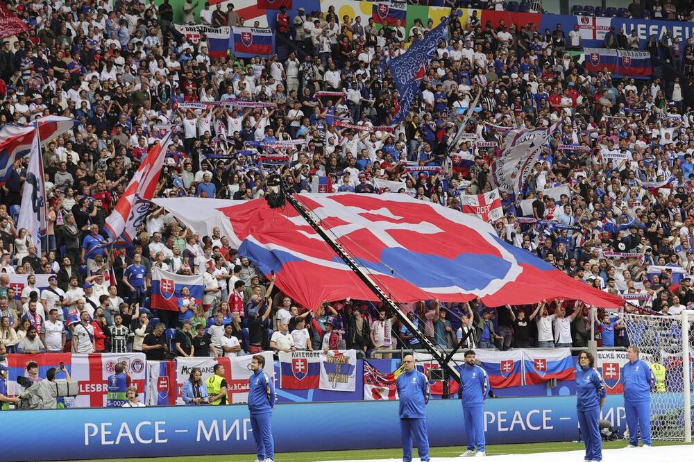 Slovačka, reprezentacija Slovačke, navijači Slovačke, Kosovo je Srbija