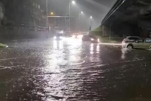 OLUJA PROTUTNJALA BALKANOM! Zagreb bez struje, u Dubrovniku srušena stabla: Grad uništio šoferšajbne u Sloveniji (FOTO/VIDEO)