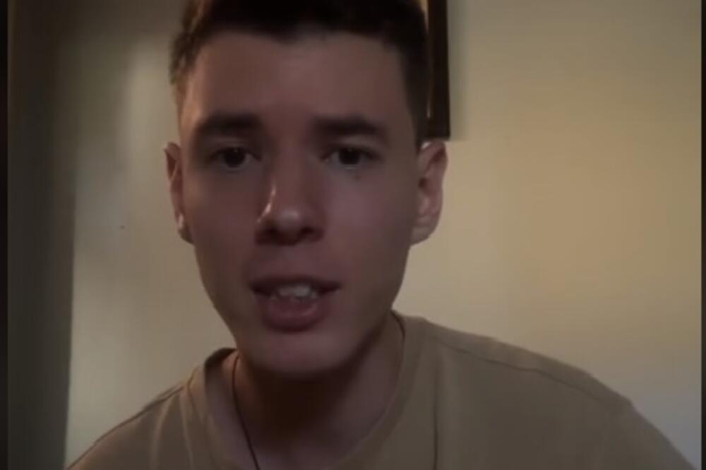 "I AM FROM RUSIJA, TAKE ME PLEASE TO SRBIJA!" Mladi Rus oduševio svojom pesmom na Tiktoku: Poslušajte njegove stihove (VIDEO)