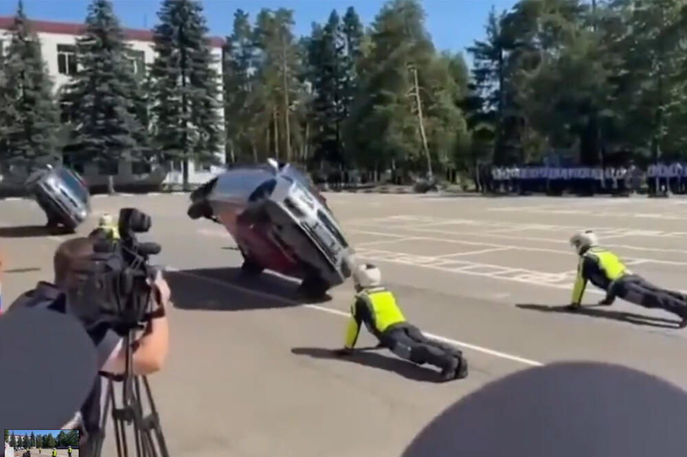 DRAMA: Policajac teško povređen tokom vežbe u Rusiji, automobil u pokretu PAO NA NJEGA (UZNEMIRUJUĆI SNIMAK)