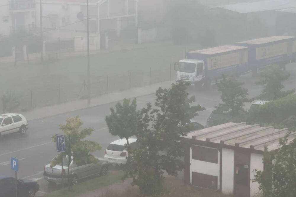 USLED NEVREMENA U ČANJU STRADAO RADNIK? Razorna oluja pogodila Crnu Goru, zabeleženi STRAVIČNI PRIZORI (FOTO/VIDEO)