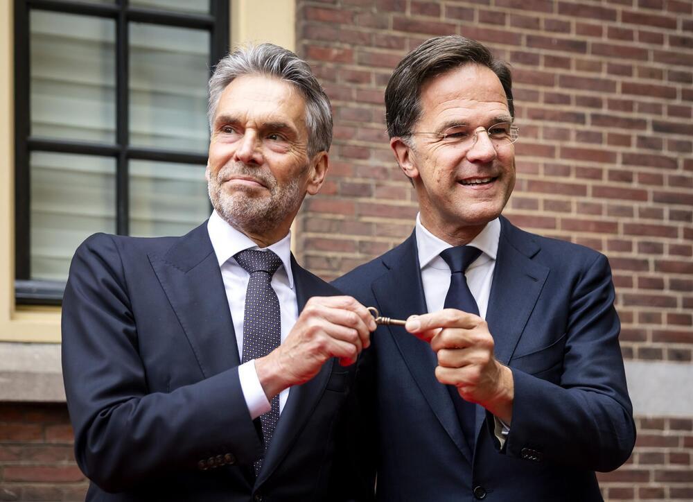 Novi holandski premijer Dik Shof i odlazeći predsednik vlade Mark Rute