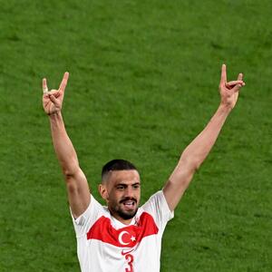 UEFA NIJE IMALA MILOSTI! BRUTALNA KAZNA ZA HEROJA TURSKE! "Vučji pozdrav"