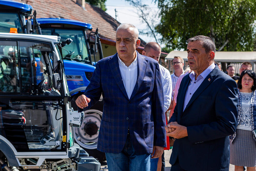 SUBOTICA: Gradonačelnik Stevan Bakić obišao nova vozila i radne mašine JKP „Čistoća i zelenilo“