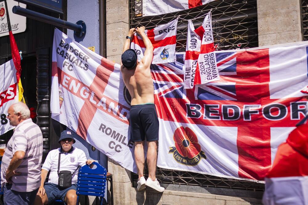 TOČIĆE SE MNOGO PIVA, VLASNICI KAFIĆA TRLJAJU RUKE! Engleski pabovi očekuju veliku zaradu u nedelju tokom finala EP!