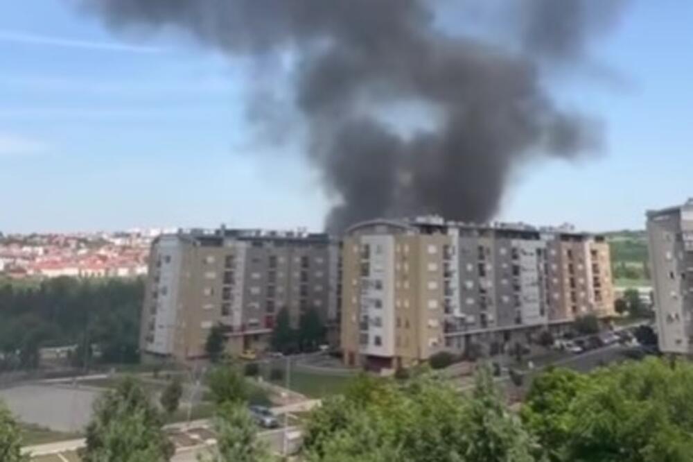 IZBIO POŽAR NA DEPONIJI KOJA SE NALAZI U NASELJU "STEPE STEPANOVIĆA" NA VOŽDOVCU