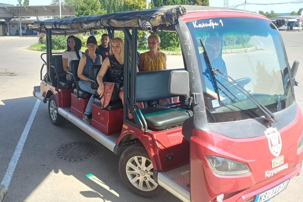 ELEKTRIČNI AUTOBUSI „KOLIBRI“ MLADE IZVIĐAČE Letnja akcija Grada Kruševca i Kancelarije za mlade (FOTO)