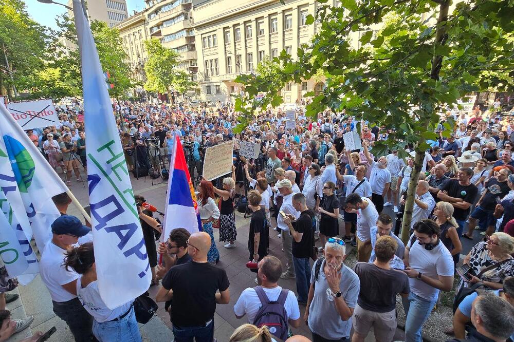 PROTEST ISPRED USTAVNOG SUDA U BEOGRADU: Blokiran deo Bulevara kralja Aleksandra