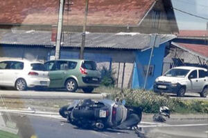 SAOBRAĆAJKA U KRAGUJEVCU: Povređen motociklista u kružnom toku (FOTO)