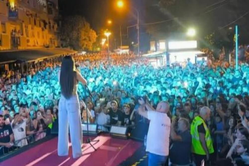 CECA HITNO PREKINULA KONCERT U KURŠUMLIJI! Devojka iznenada pala u nesvest, gest pevačice sve oduševio