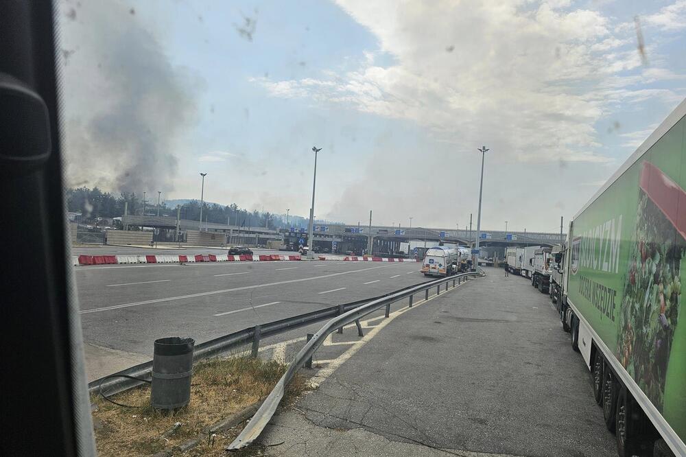 VELIKI POŽAR NA EVZONIJU! Bukti vatra na grčkoj granici: Saobraćaj je preusmeren, prelaz je zatvoren (FOTO)