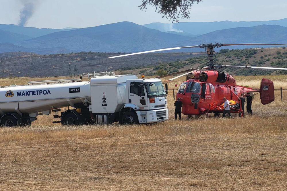 PO PAKLENIM TEMPERATURAMA ČAK 10 SATI U VAZDUHU: Srpski Kamov i dalje gasi požare u Severnoj Makedoniji (FOTO)