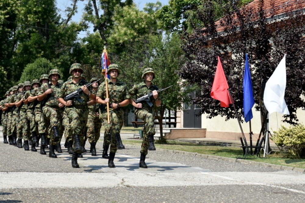 PRIMOPREDAJA DUŽNOSTI KOMANDANTA RASINSKE BRIGADE: Kadrovske promene u Garnizonu Vojske Srbije "Car Lazar" u Kruševcu (FOTO)