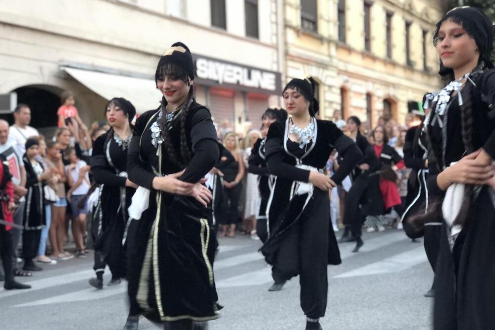 JUBILARNI 20. MEĐUNARODNI FESTIVAL ​​​​​​​FOLKLORA SREMFOLKFEST: Održava se na Žitnom trgu od 11. do 14. avgusta