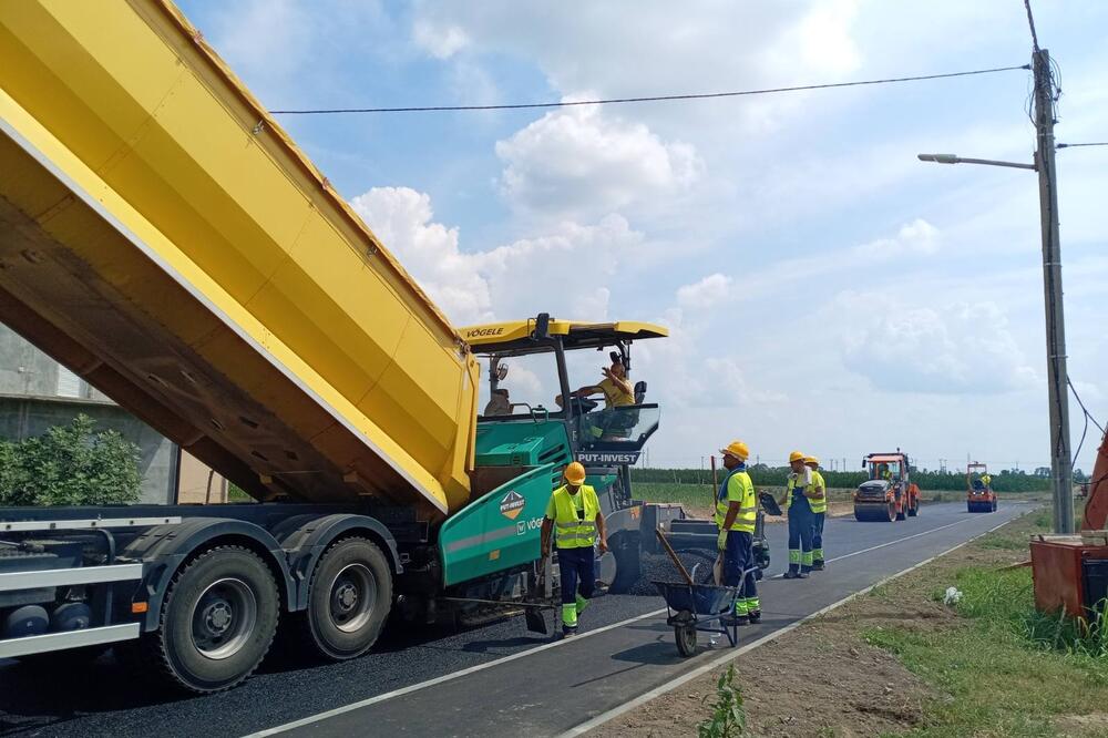 RADOVI GOTOVI PRE ROKA: Završava se asfaltiranje i uređenje Starogradske ulice u Bačkoj Palanci (FOTO)