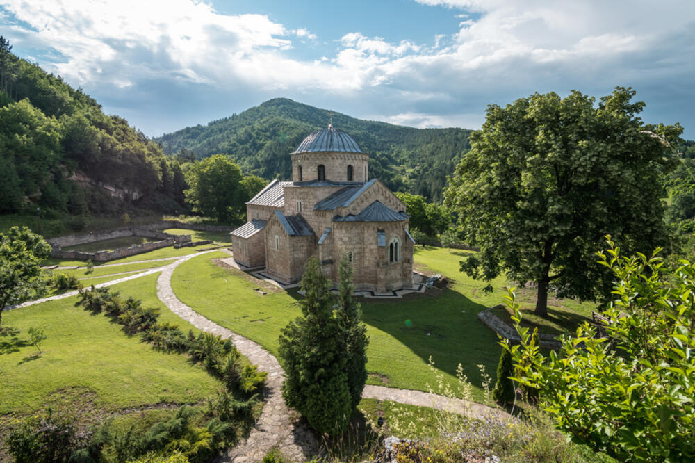 MANASTIR GRADAC KRIJE VELIKU TAJNU: Zadužbina KRALJICE JELENE ANŽUJSKE danas je čuvena po lepoti, ali ovaj ČIN nikad nije otkriven