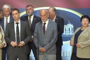 SRAMNO I BESKRUPULOZNO! PREDSEDNIK POKS OBMANJUJE JAVNOST: Zloupotrebljava proslavljene srpske sportiste u političke svrhe (VIDEO)