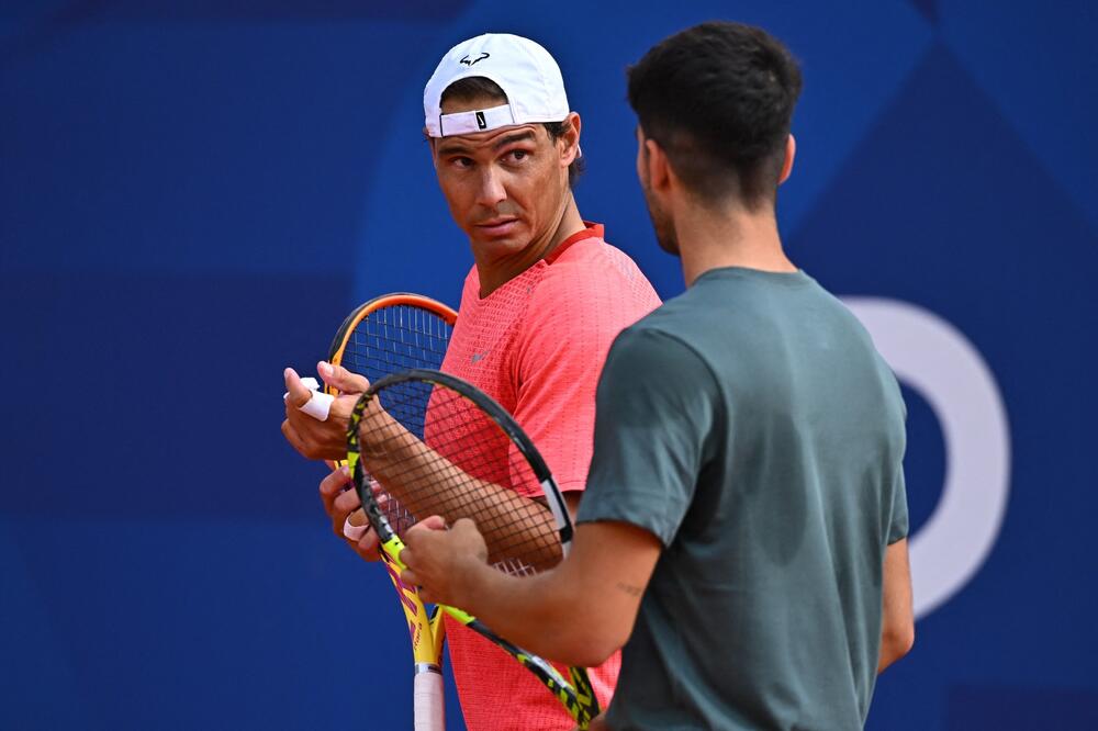 NADAL IZVUKAO ĐOKOVIĆA, PA ZAPALIO INTERNET REAKCIJOM! Fotografija Rafe sa žreba za Olimpijske igre postala HIT na mrežama! (FOTO)