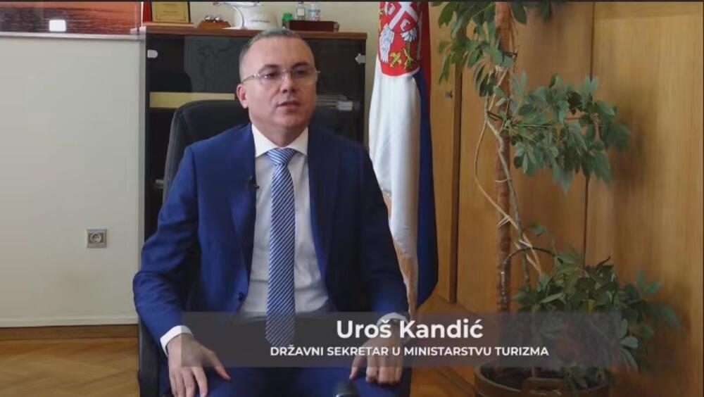 Kina plus, Uroš Kandić