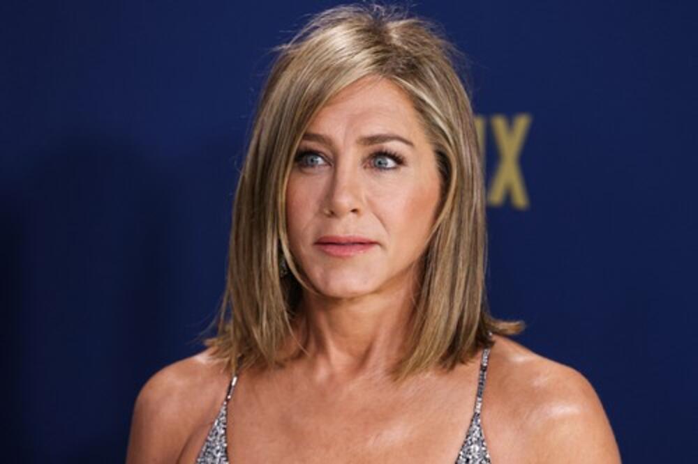 DŽENIFER ANISTON ZGROŽENA IZJAVOM TRAMPOVE DESNE RUKE: Uvredio žene koje NEMAJU DECU, glumica mu ŽESTOKO UZVRATILA (FOTO)