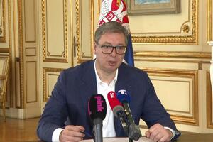NE PADA MI NA PAMET DA BILO KOME SLUŽIM OSIM INTERESIMA SVOJE ZEMLJE! Predsednik Vučić iz Pariza: Posvećen sam napretku Srbije