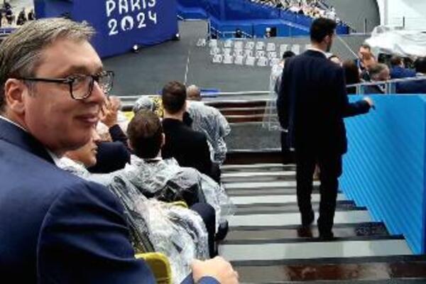 "ČEKAJUĆI NAŠE" Predsednik Vučić objavio fotografiju sa svečanog otvaranja Olimpijskih igara u Parizu (FOTO)