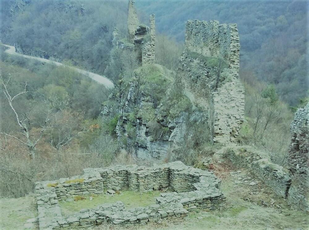 UTVRĐENJE KOJE NISU USPELI DA SRUŠE: Priča o tvrđavi nedaleko od Vranja - jedan od najstarijih spomenika istorije i kulture (FOTO)