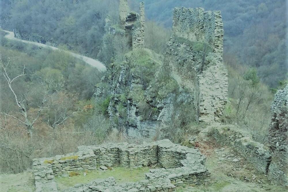 UTVRĐENJE KOJE NISU USPELI DA SRUŠE: Priča o tvrđavi nedaleko od Vranja - jedan od najstarijih spomenika istorije i kulture (FOTO)