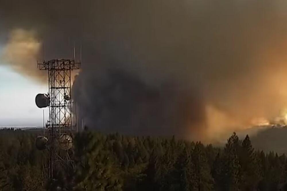 "VATRENI TORNADO" GUTA ZGRADE! Požar se neprestano širi, prizori su jezivi: KAMERA SVE ZABELEŽILA (VIDEO)