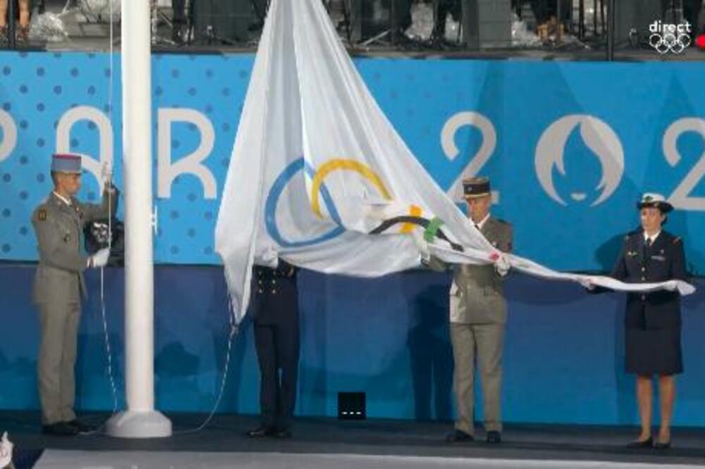 DETALJ KOJI JE MNOGIMA PROMAKAO! Francuzi napravili OZBILJAN PROPUST na ceremoniji: Da li je moguće da su ovo uradili?! (VIDEO)