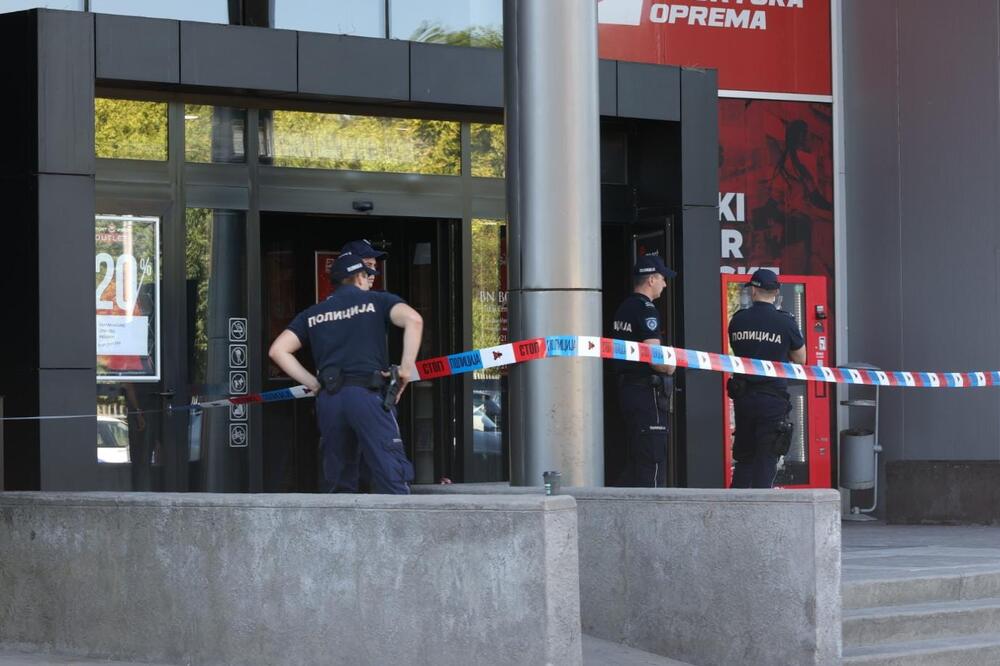 "DA SAM BIO 3 METRA BLIŽE, NE BIH IZAŠAO ŽIV" TC na Galenici opasan policijskom trakom: Očevici opisali JEZIVE SCENE (FOTO)