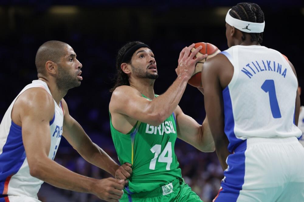 GOBER NA POSTERU! Pogledajte KAKO je košarkaš Brazila PONIZIO najboljeg defanzivca NBA lige! (VIDEO)