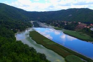 OVČARSKO-KABLARSKA KLISURA – DOM ZA BILJKE KOJE SU PREŽIVELE LEDENO DOBA: Prelepo polje divljih orhideja u srcu Srbije! (FOTO)