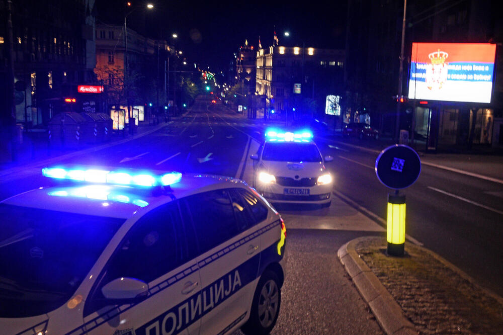 MASOVNA MAKLJAŽA U SREMSKOJ KAMENICI, IMA VIŠE POVREĐENIH Na licu mesta veliki broj policajaca, u toku potraga za učesnicima tuče