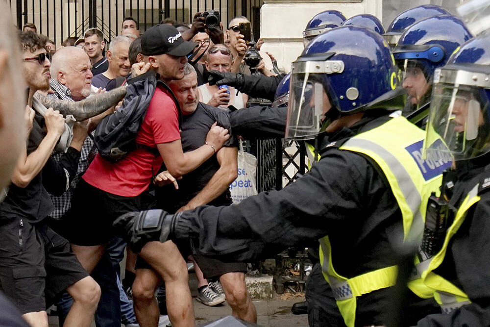 Velika Britanija, Protest