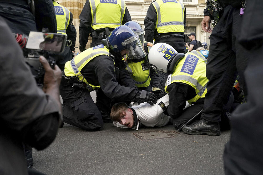 Velika Britanija, Protest