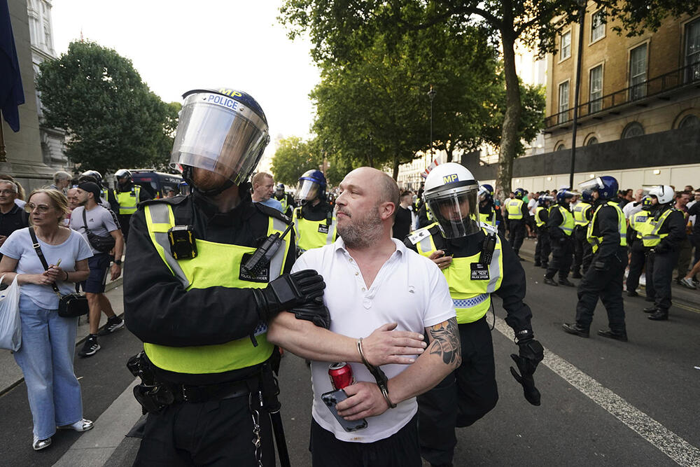 Velika Britanija, Protest