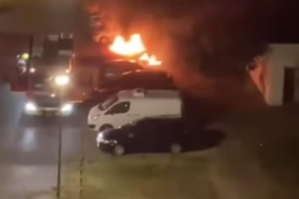 ČULA SE DETONACIJA, A ONDA SU VIDELI VATRU: Još jedan požar u Novom Sadu, gori auto na parkingu (VIDEO)