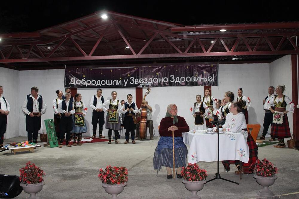 ZVEZDANO ZDRAVINJE PO 35. PUT: Kruševljani uživaju u manifestaciji koja čuva tradiciju! (FOTO)