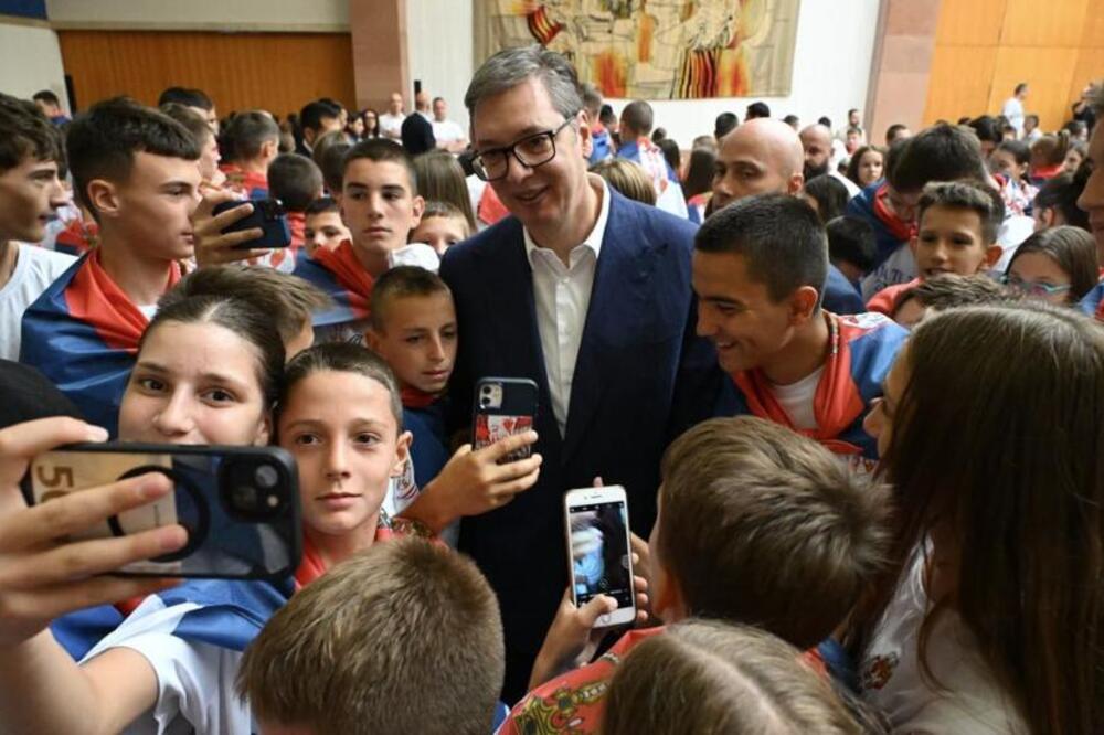 PREDSEDNIK VUČIĆ PRIMIO MLADE SPORTISTE: Beskrajno sam ponosan! Srbija je uvek u vama, jer u vama kuca srpsko srce (FOTO/VIDEO)