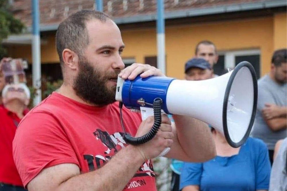 OVO JE OSUMNJIČENI ZA PLANIRANJE NEREDA U BEOGRADU: Veliča antivaksere, poznat po raspirivanju mržnje prema migrantima! (FOTO)