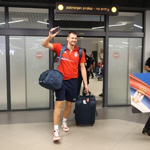 NIKOLA JOKIĆ PRVI IZAŠAO NA AERODROM! Pogledajte KAKO je najbolji košarkaš